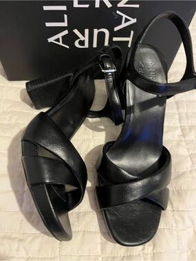 Naturalizer Morgan leather Platform women Sandals 9.5wide